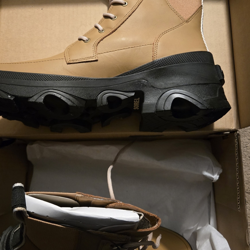 Sorel Tan Lace Up Women's Boots Like New..(worn Indoor Once).. - Picture 2 of 4
